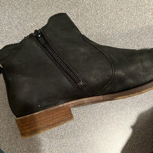 Josef Seibel black matte boots w side zipper - Picture 1 of 5